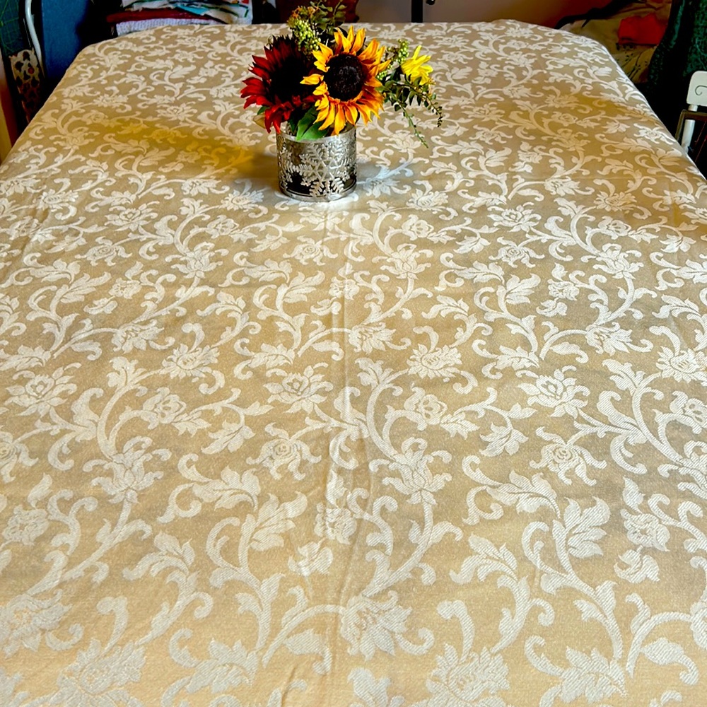 Better Homes & Garden Tablecloth 58X96